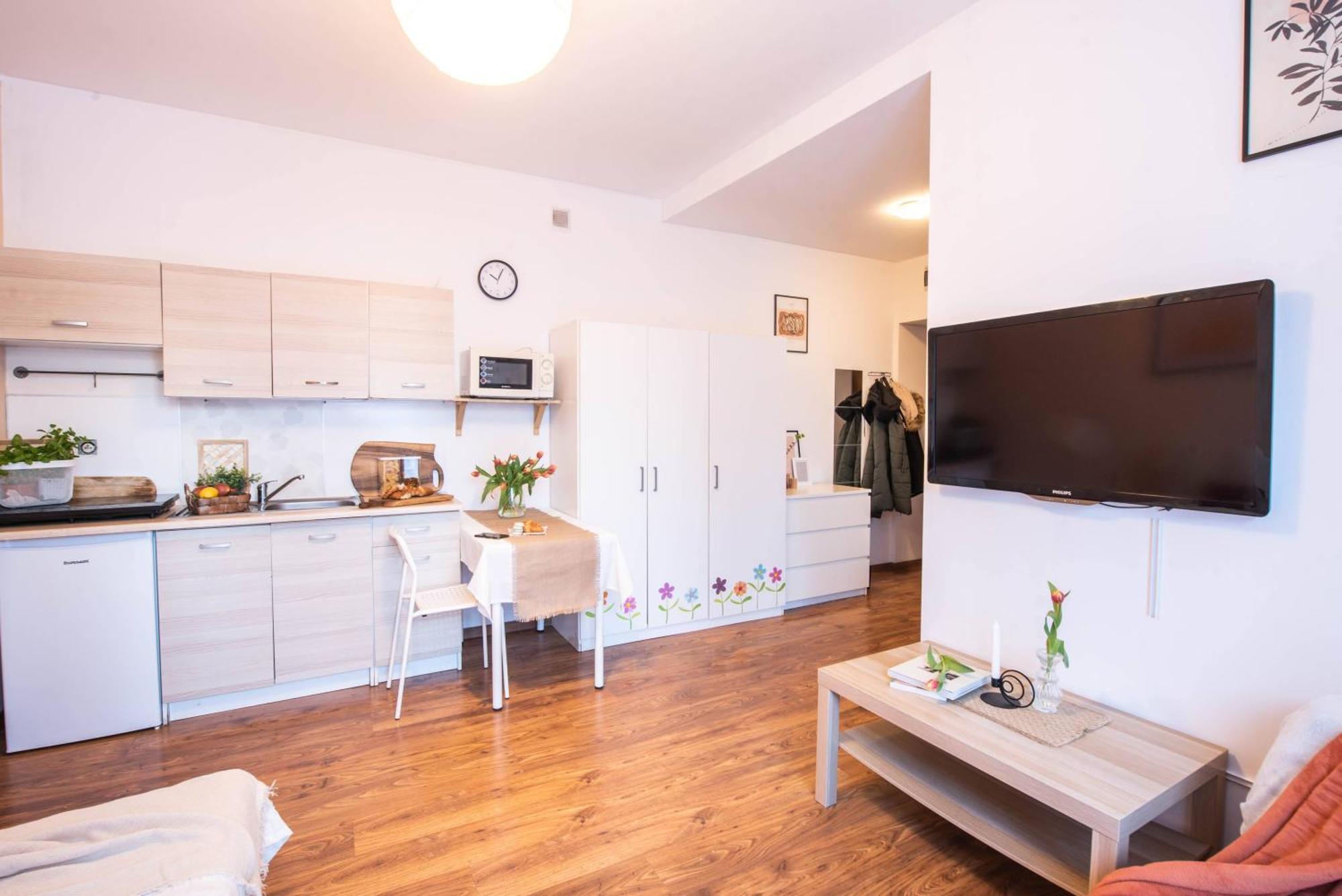 Home Studio Z Ogrodkiem Krasków Εξωτερικό φωτογραφία