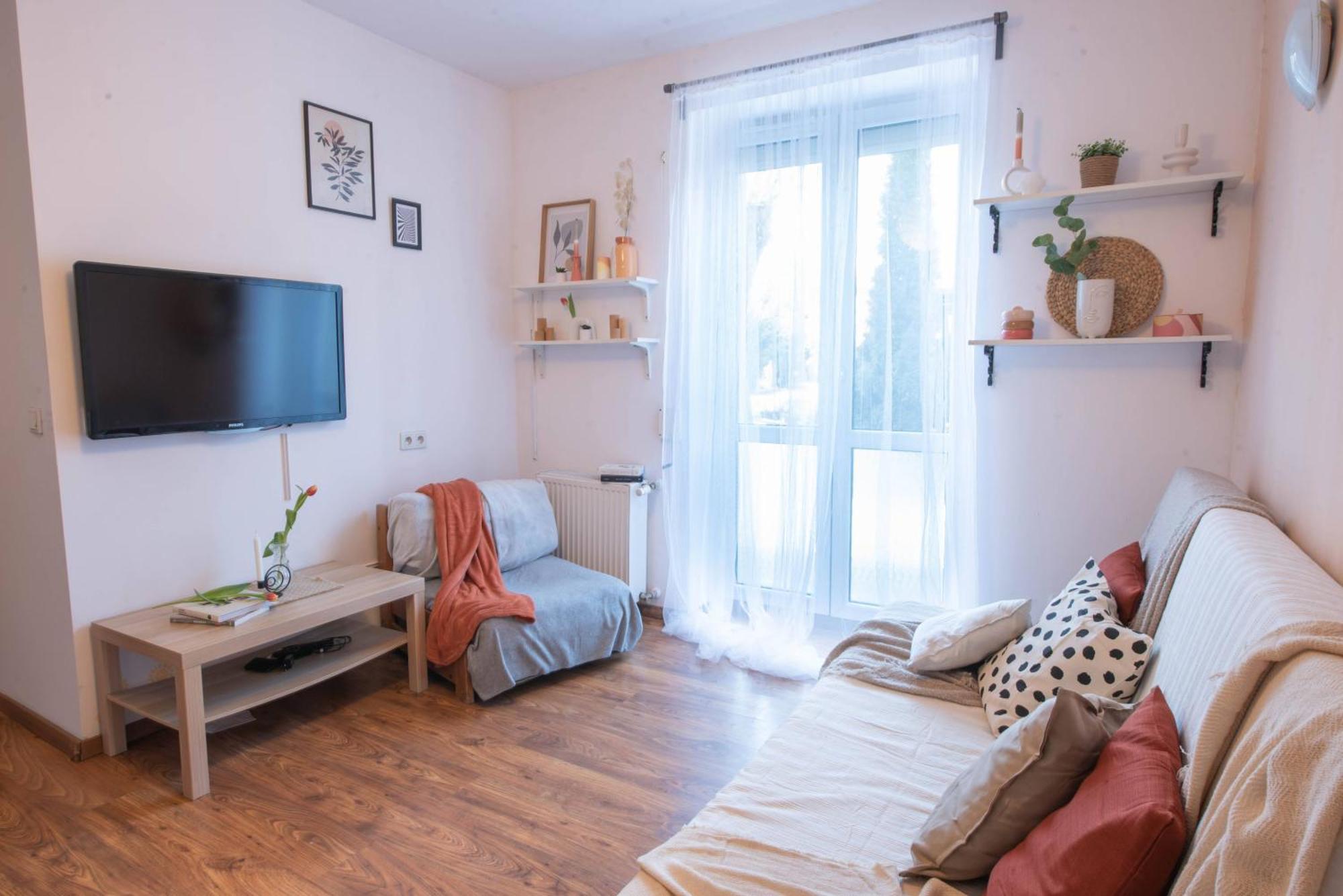 Home Studio Z Ogrodkiem Krasków Εξωτερικό φωτογραφία